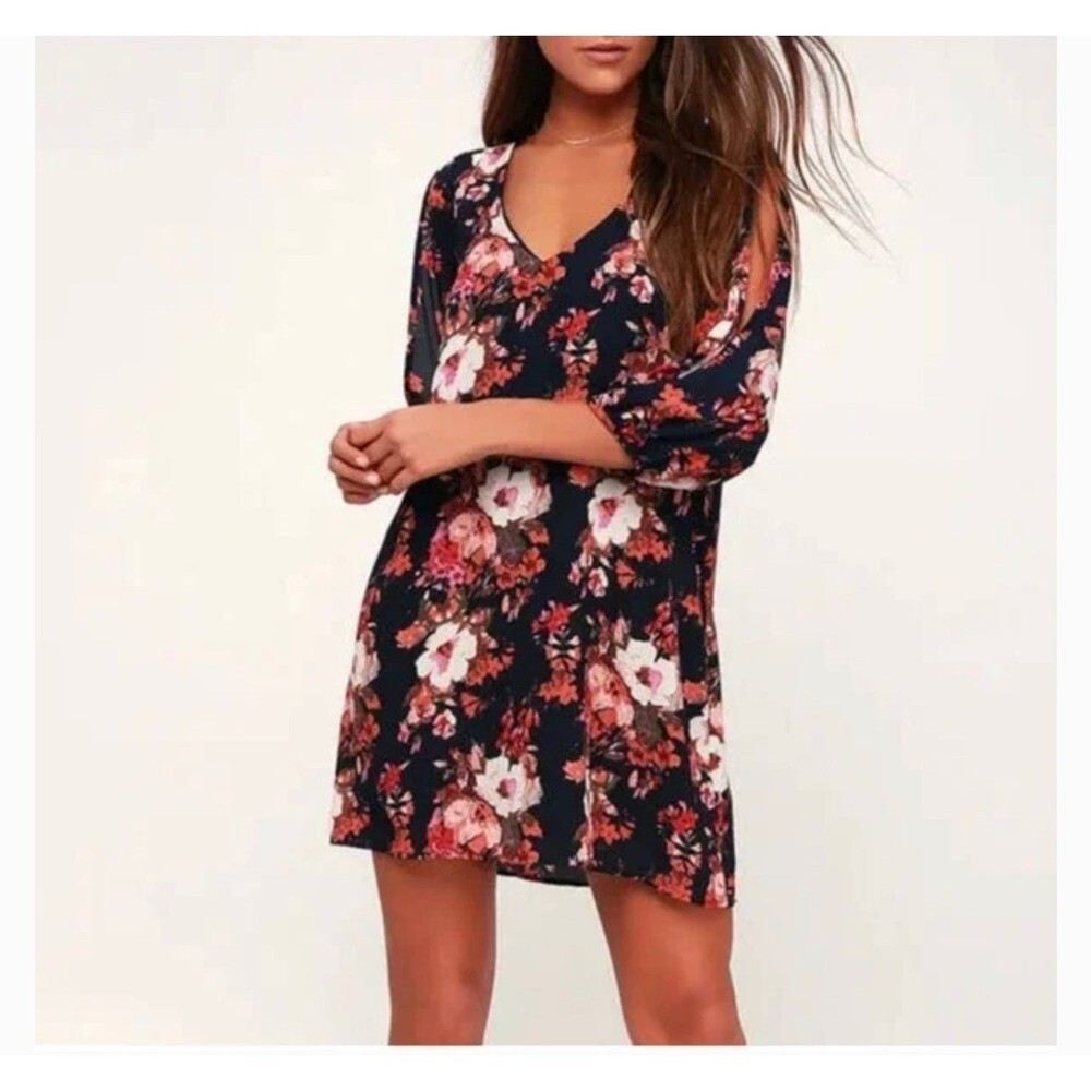 Lulu's navy blue floral Shifting Dears long-sleeve dress. Size S